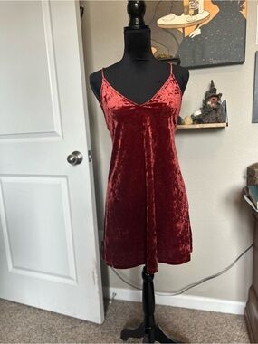 Privacy Please Women’s Velvet Slip Dress - Burgundy